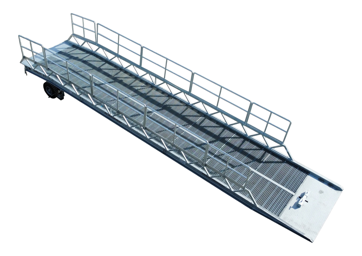 ¡Explora nuestra rampa EASY XL galvanizada en esta imagen! Esta rampa robusta y duradera está diseñada para ofrecer seguridad y eficiencia en tus operaciones de carga y descarga. Con su superficie antideslizante y su construcción resistente, garantiza un rendimiento óptimo en cualquier entorno. ¡Optimiza tu logística con esta solución confiable de AZ Ramp!