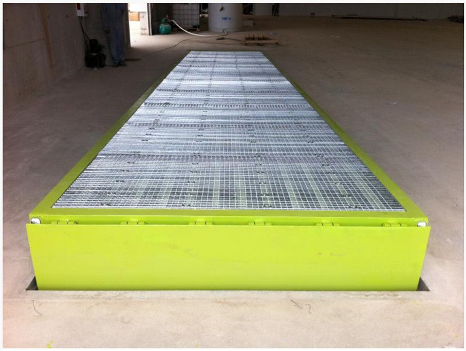 Explora la rampa de carga empotrada con labio abatible AZ RAMP-EASY ST. Resistente, confiable y segura, esta rampa ofrece una capacidad de carga de 8 a 15 toneladas. Con su diseño electrohidráulico y sus rieles de seguridad retráctiles, es óptima para operaciones logísticas. ¡Opta por la excelencia con AZ RAMP!