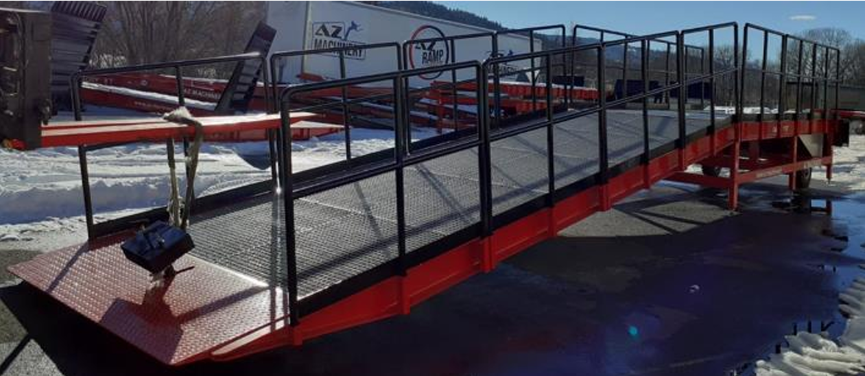 ¡Descubre nuestra rampa de carga en su entorno natural! Esta foto captura nuestra robusta rampa FORMACIÓN 2020 de AZ RAMP en posición, lista para abordar los desafíos logísticos con su diseño versátil y duradero.