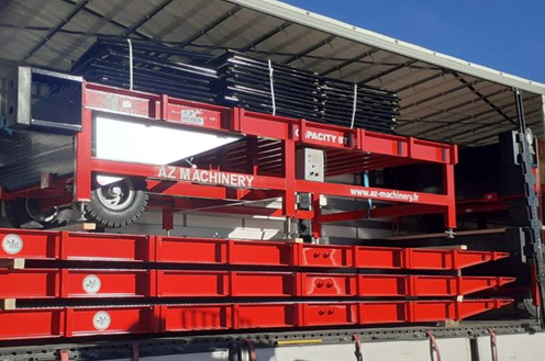 Esta imagen muestra nuestra rampa de carga lista para la entrega, cargada en un camión y lista para ser transportada a su destino. Con la rampa FORMACIÓN 2020 de AZ RAMP, aseguramos la eficiencia logística y la satisfacción del cliente en cada entrega.