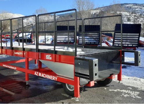 La rampe de chargement FORMACIÓN 2020 es una solución avanzada diseñada especialmente para centros de formación. Con una capacidad nominal de 8,000 Kg, esta rampa ofrece un quai niveleur hydraulique integrado, garantizando una elevación segura y eficiente. Sus dimensiones, junto con sus características de seguridad, la convierten en la elección perfecta para cumplir con los estándares de formación de manejo de cargas.