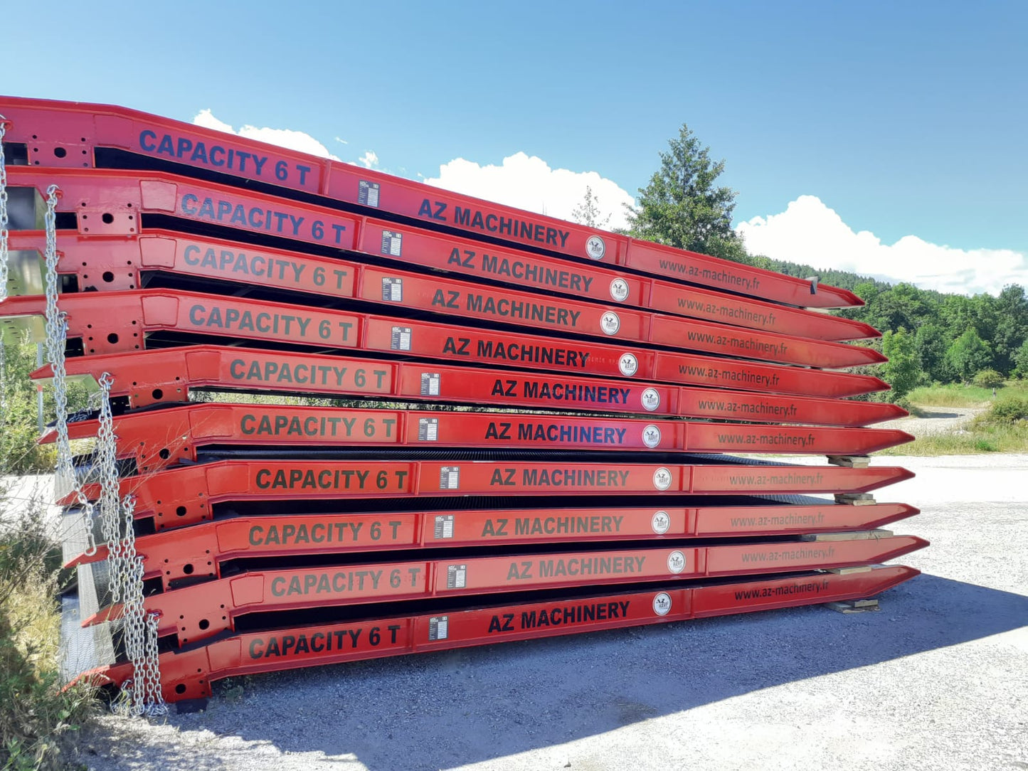 Esta imagen muestra un ejemplo del stock disponible de la rampa Prime XS de AZ Ramp. Estas rampas están listas para su entrega inmediata, asegurando una solución rápida y confiable para tus necesidades de carga y descarga.