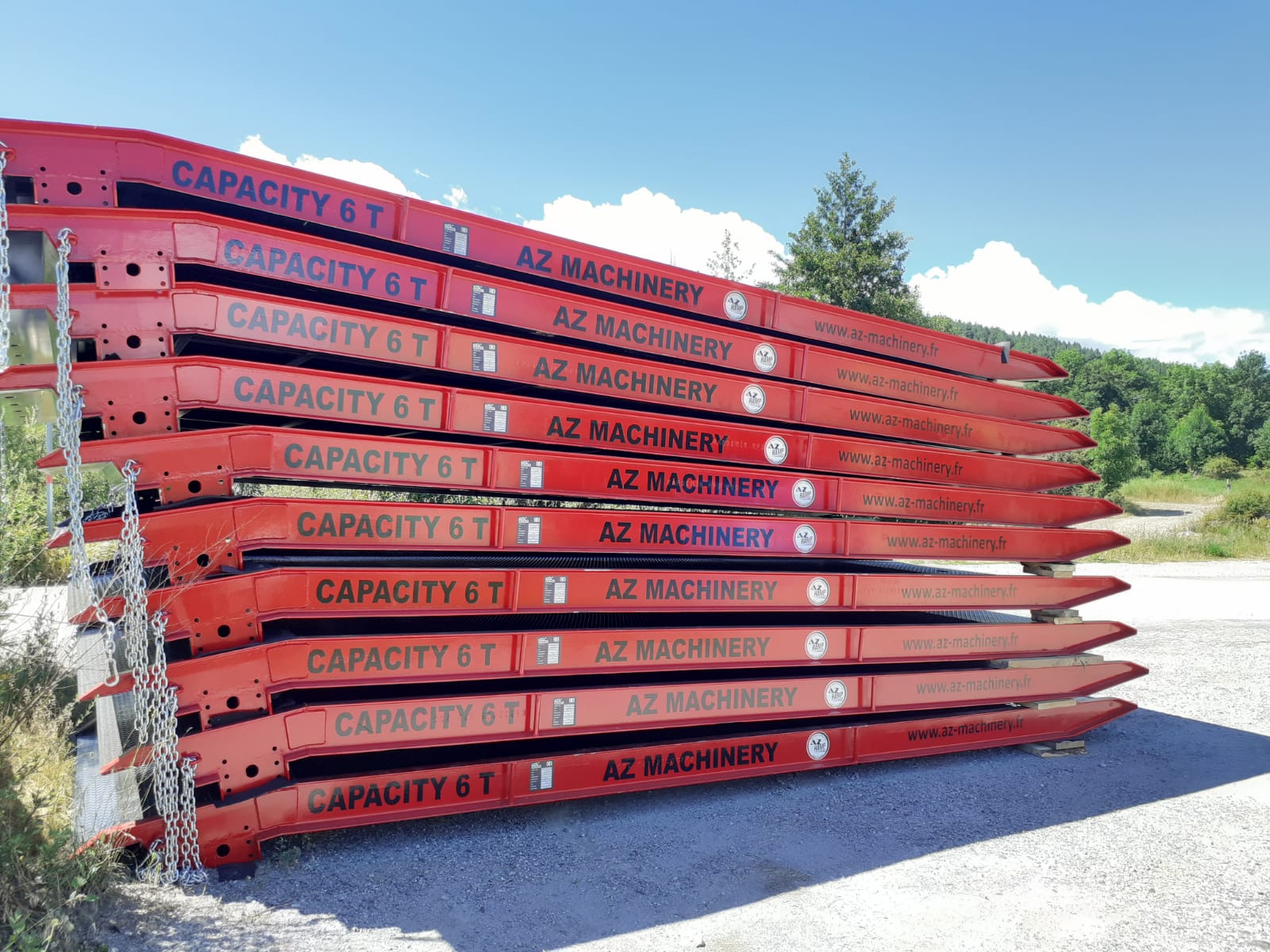 Esta imagen muestra un ejemplo del stock disponible de la rampa Prime XS de AZ Ramp. Estas rampas están listas para su entrega inmediata, asegurando una solución rápida y confiable para tus necesidades de carga y descarga.