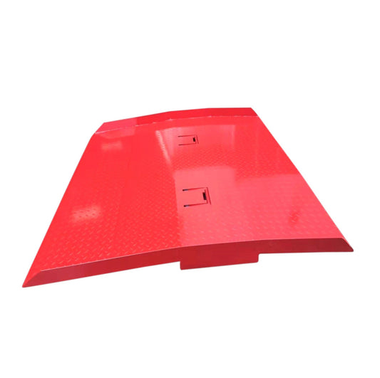 Rampa de acceso para contenedor en el suelo, diseñada para uso intensivo, compensa la inclinación en la entrada del contenedor. Equipada con soportes abatibles para facilitar transporte y posicionamiento. Carga y descarga rápida y sin sacudidas. Marca: AZ RAMP - Modelo: TOP-065. Capacidad: 6,500 Kg. Dimensiones: 1,750 x 2,200 x 165 mm. Peso: 395 Kg. Incluye 2 cadenas de amarre. Color: Rojo.